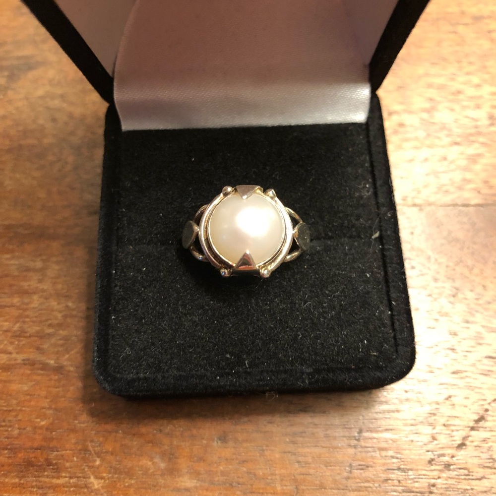 Sterling silver pearl ring